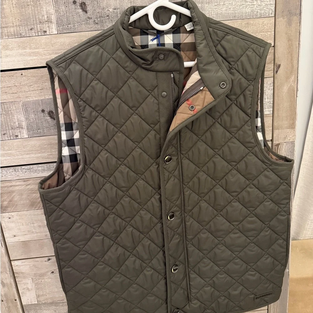 NWT Burberry Quilted Olive Green Vest - Picture 2 of 9